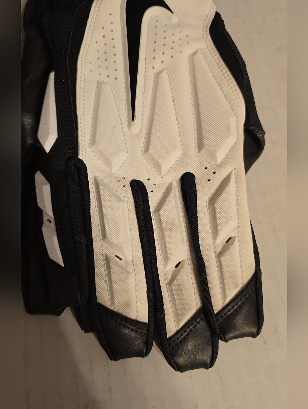 Nike football gloves - Picture 2 of 6